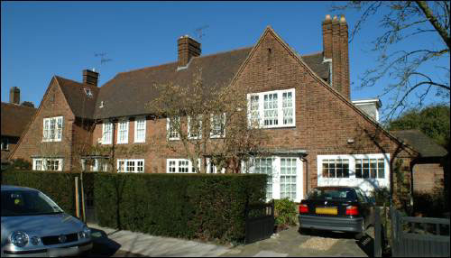 05 Meadway Close